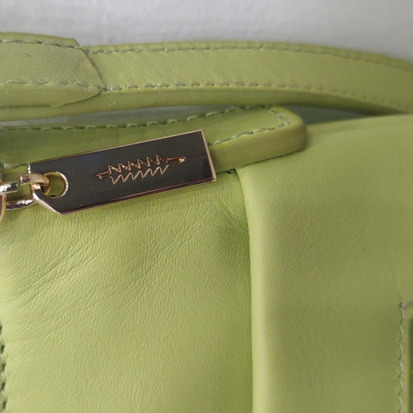 💚Thacker Neon Lime Citron Green Leather Crossbody Purse Handbag $148 Adjustable - Picture 4 of 7